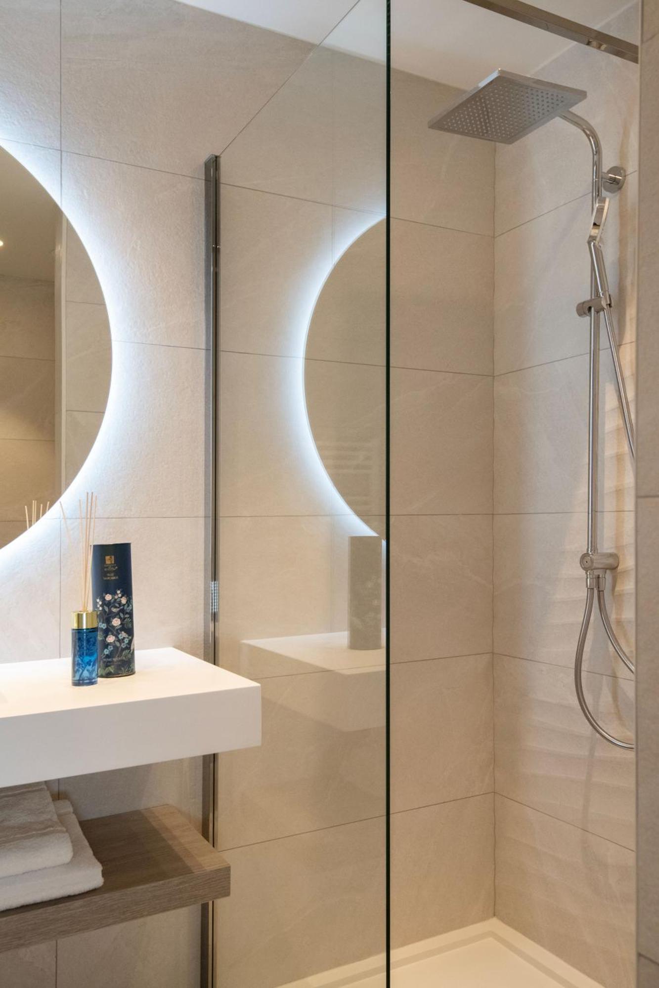 Residence Hoteliere Chambord Au Coeur De Menton - Entierement Renovee Luaran gambar